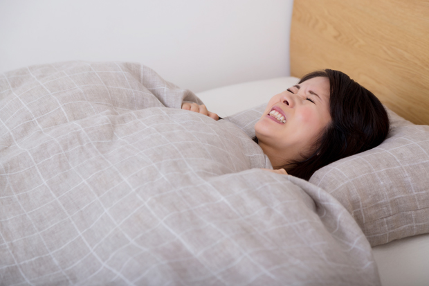 睡眠中の歯ぎしりはなぜ起こる？原因と対策10選！