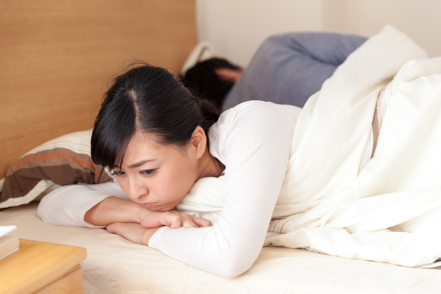 イライラして眠れない！PMS（月経前症候群）の不眠症状と対策