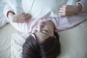 睡眠時無呼吸症候群（SAS）の症状と、自分でできる4つの対策