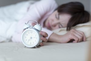 睡眠不足と高血圧の関係　寝不足が高血圧につながる原因とは？